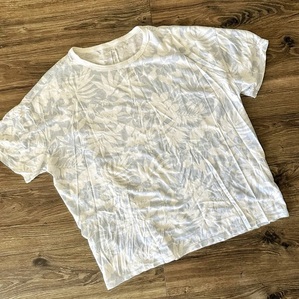 Aerie Blue and White Hawaiian Print Short Sleeve T-Shirt - Picture 1 of 3